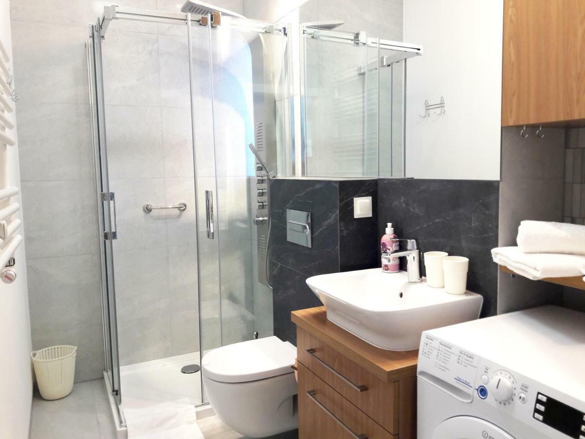 דירות ורשה Modern & Quiet In Royal Wilanow With Netflix מראה חיצוני תמונה